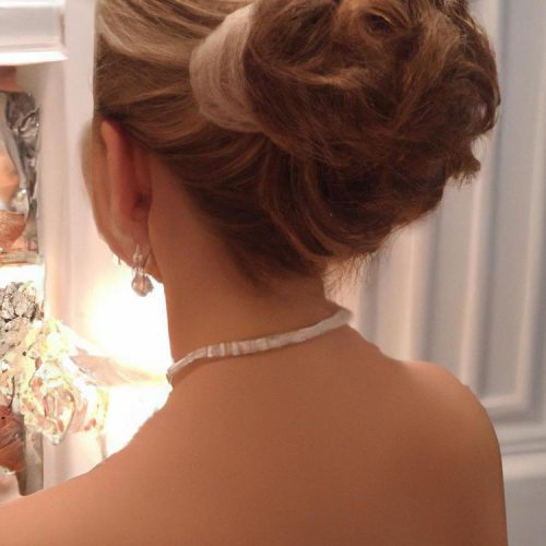 Modna fryzura na wesele – zwróć na siebie uwagę
